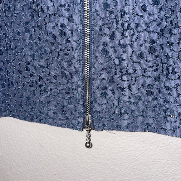 HILTON HOLLIS Blue Lace Top Size L - Picture 5 of 7